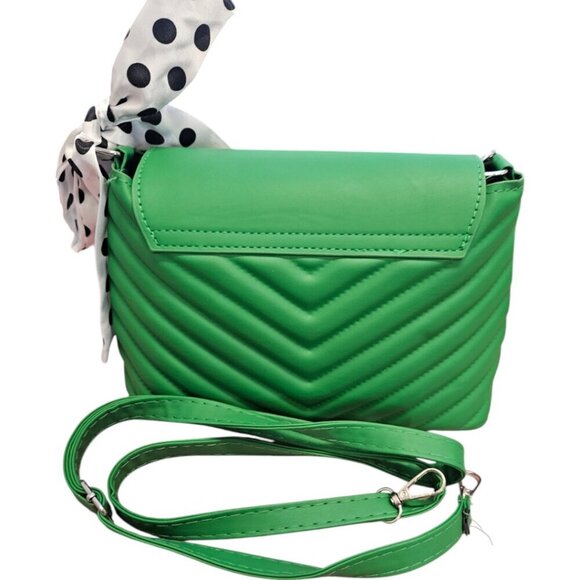 Green Vibrant Versatile Quilted Style Shoulder Bag with detachable Straps. - Picture 6 of 8